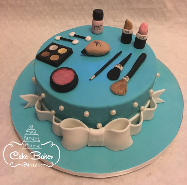 Bolo de Maquiagem, Como Fazer Bolo de Maquiagem, How To Make a Makeup  Cake